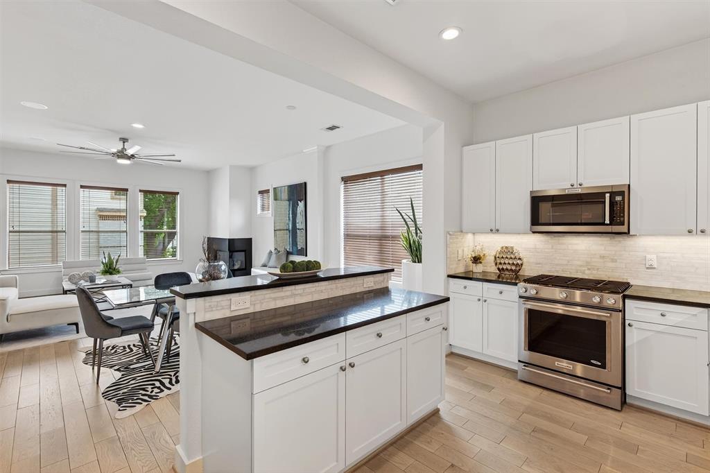 Carreras Twnhms Condos - Residential