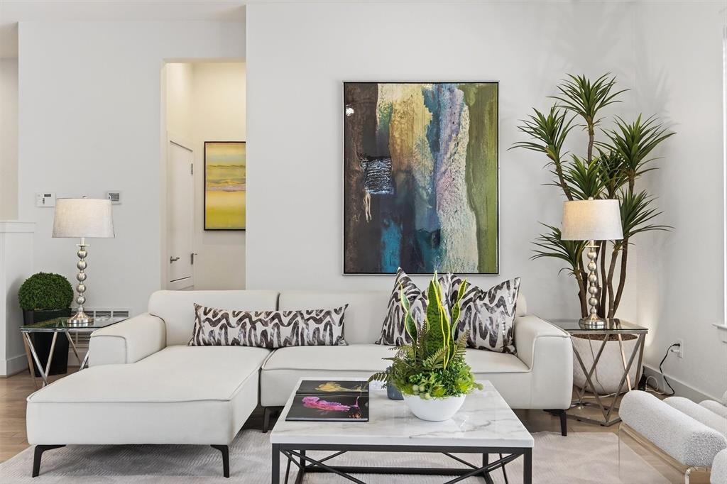 Carreras Twnhms Condos - Residential