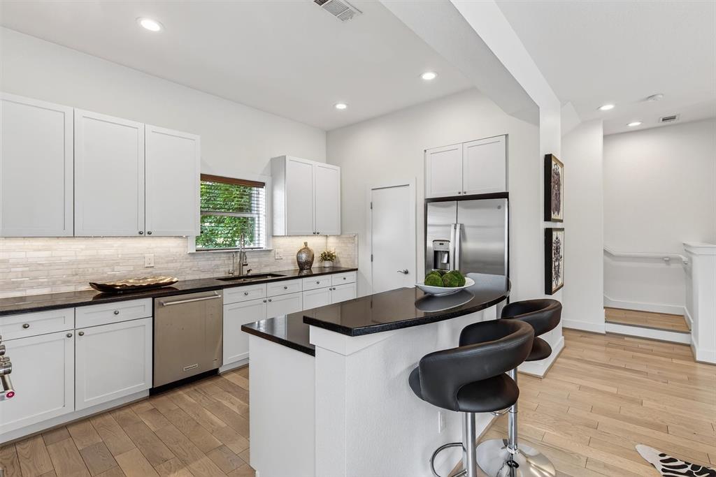 Carreras Twnhms Condos - Residential