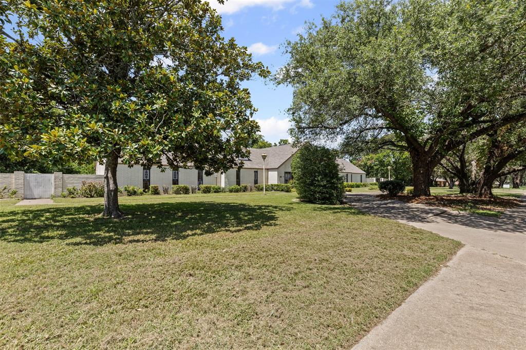 1204 W Westhill Drive