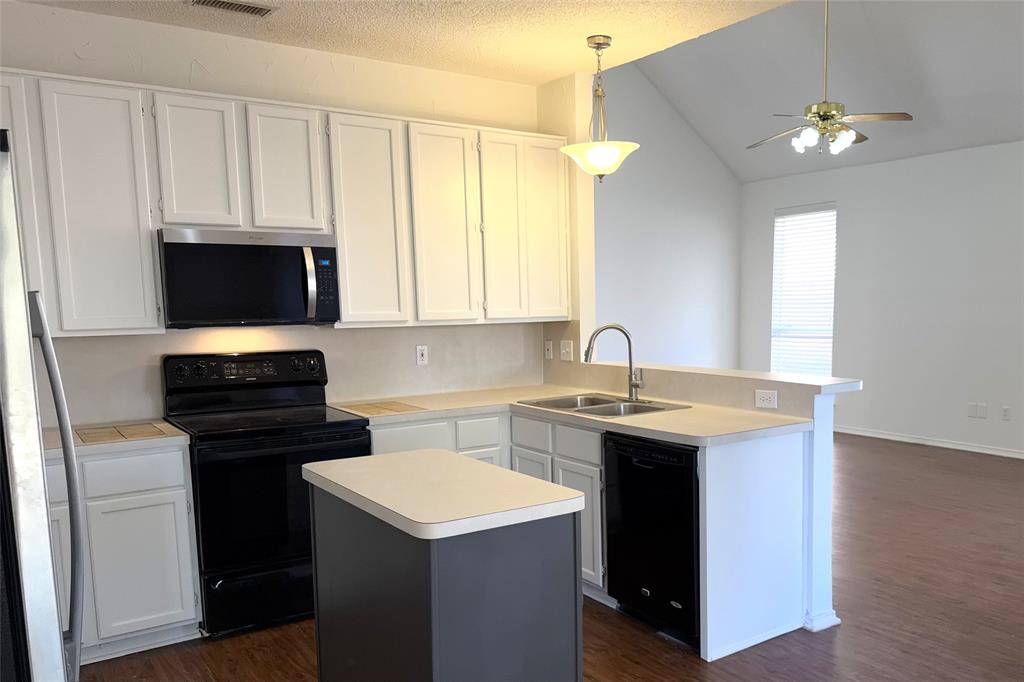 Oaks Of Lake Forest - Residential Lease