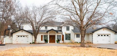 Photo of 917 East Street, Graham, TX 76450 (MLS # 21192205)