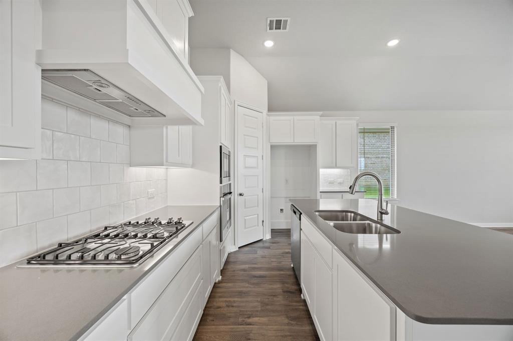 1502 Red Clover Avenue