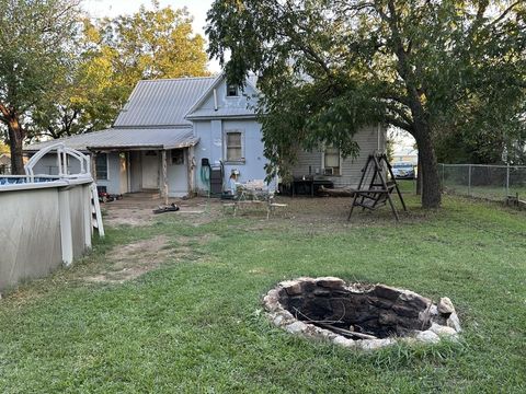 A home in Jacksboro