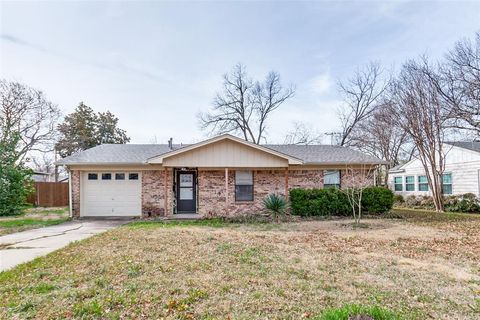 Photo of 914 W Avenue F, Garland, TX 75040 (MLS # 21191100)