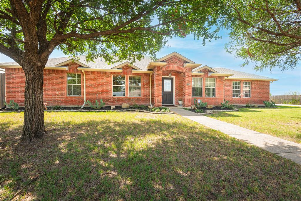 905 Hillside Circle