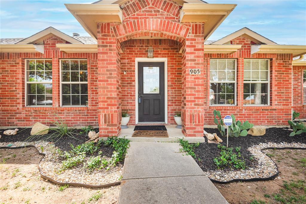 905 Hillside Circle
