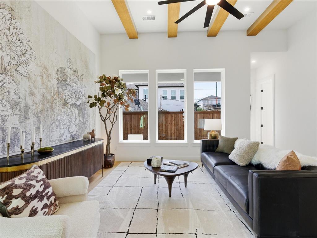 916 E Louisianna Drive