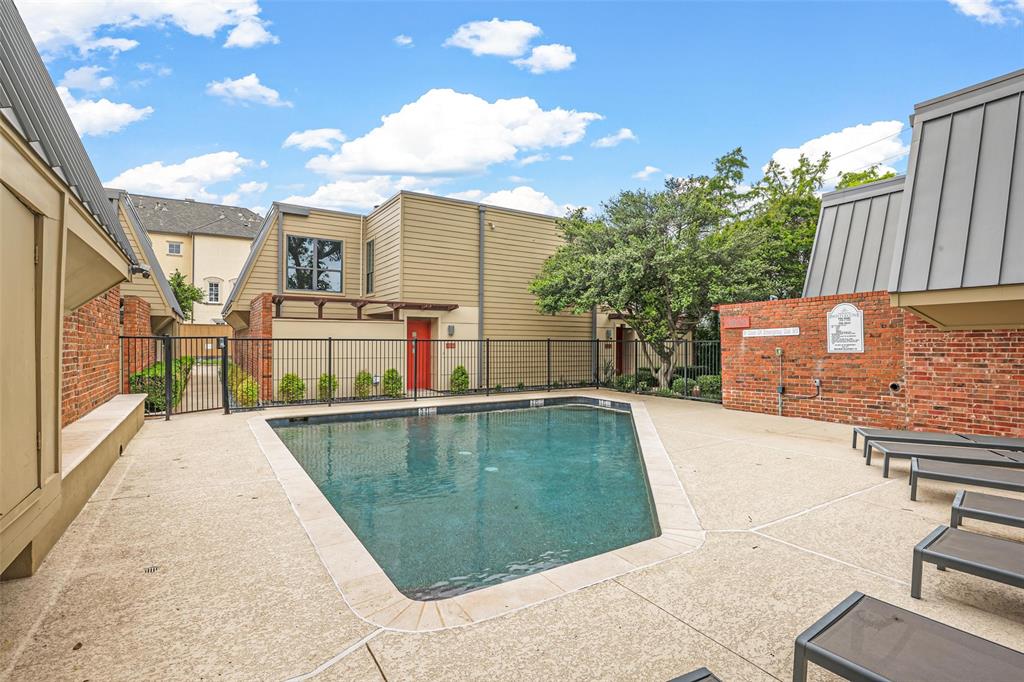 Bristle Cone Twnhs Condos - Residential