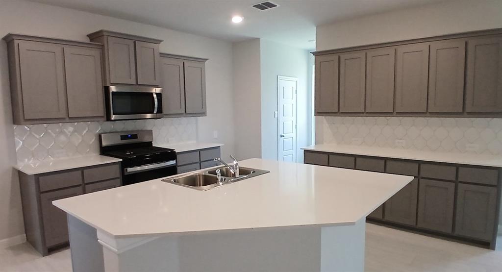 521 PENDLETON Avenue