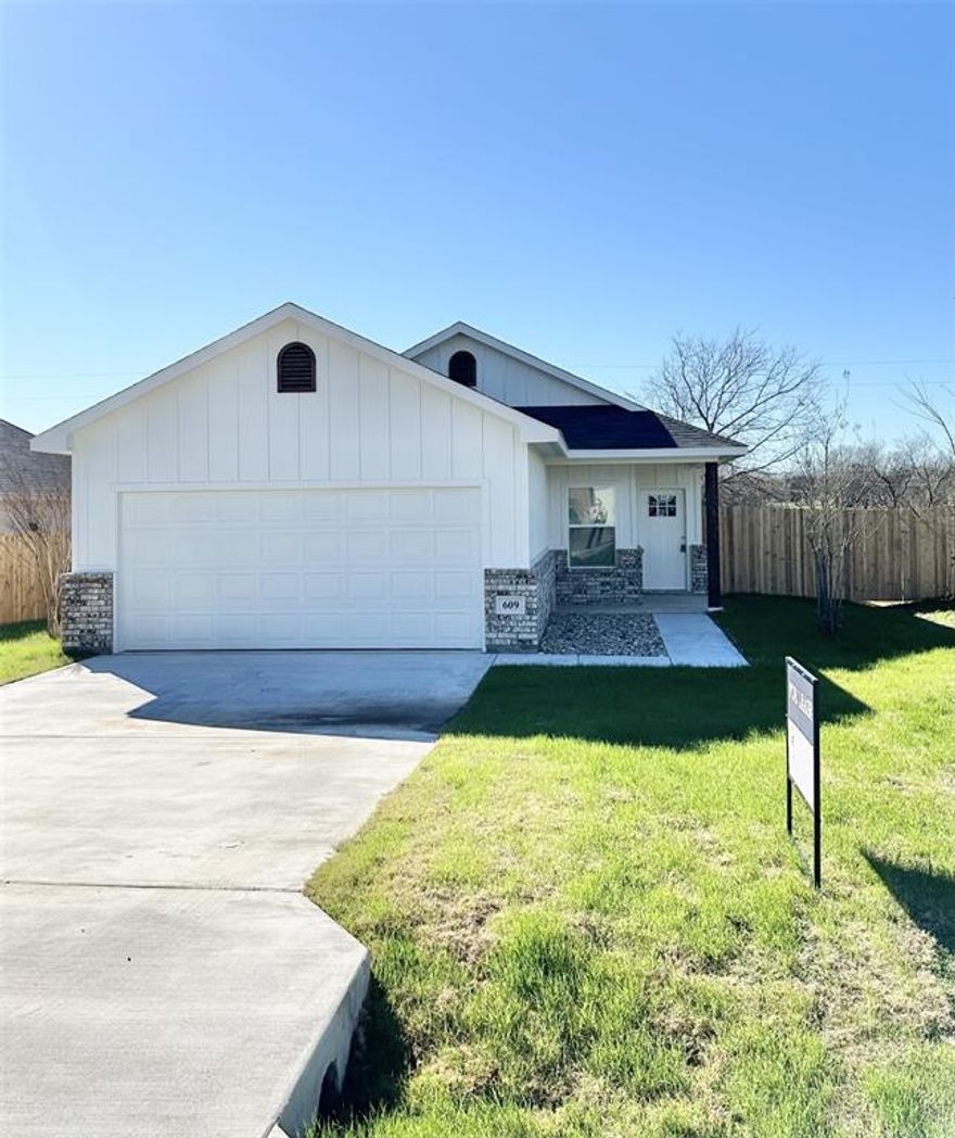 Super cute board and batten home located in the heart of Rio Vista! This brand new 2023 home offers all the perks of modern amenities: LED lighting, self-closing cabinets, 9 foot ceilings, and stained concrete floors throughout. Completely fenced backyard.