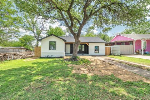 Photo of 5620 Hiett Court, Fort Worth, TX 76112 (MLS # 21227694)