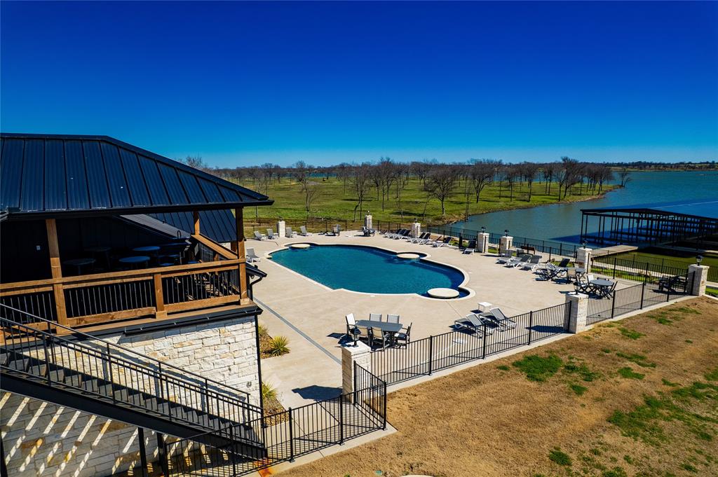 Waterfront Club - Land