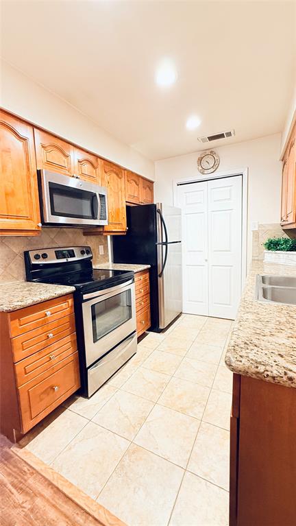 Cedar Creek Twnhms - Residential