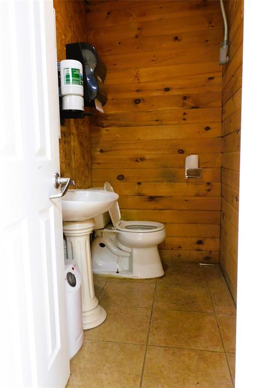 G-0061 BURLESON AARON A-G0061 - Commercial Lease