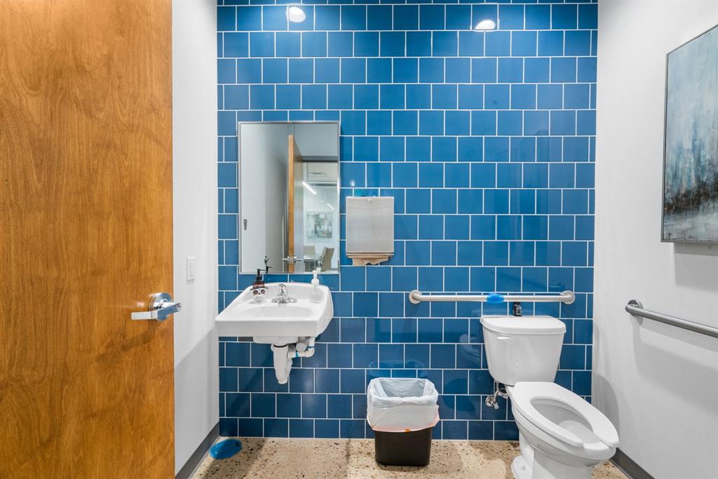 NA - Commercial Sale