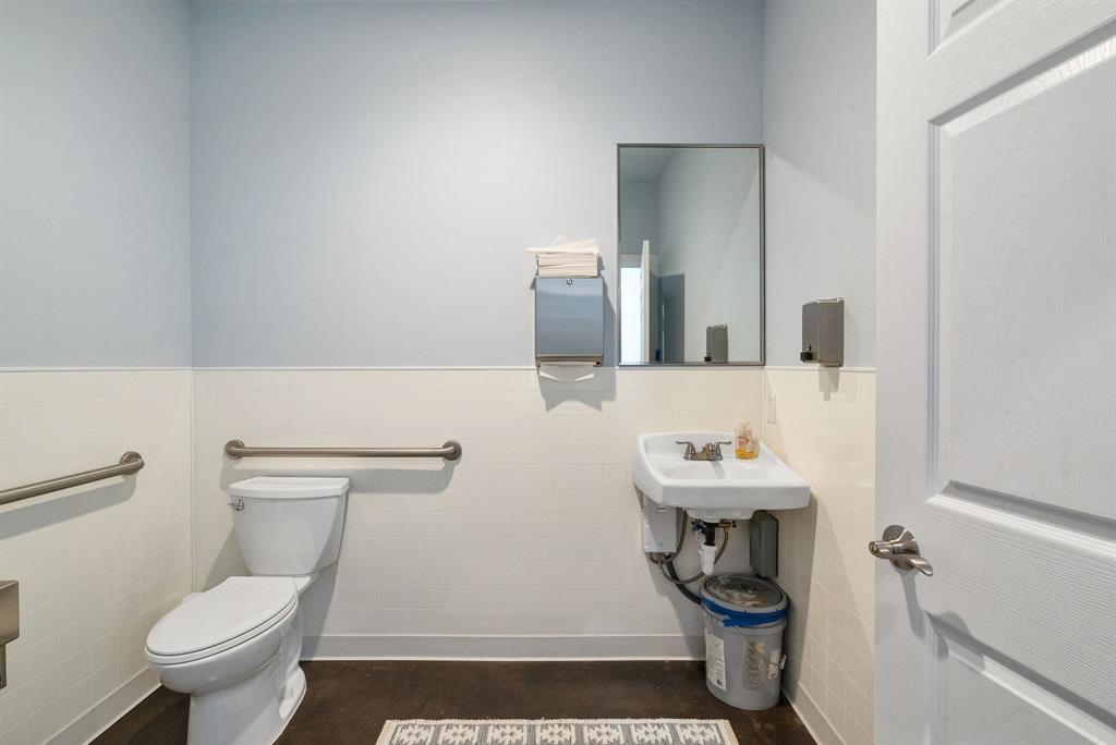 NA - Commercial Sale