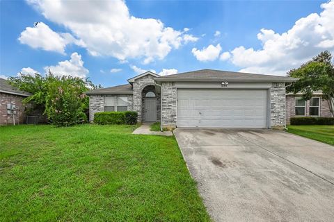 Photo of 1604 Green Hill Drive, Arlington, TX 76014 (MLS # 21308242)