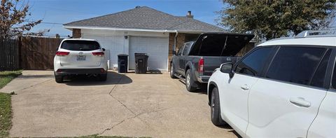 Photo of 2312 Dawn Court, Fort Worth, TX 76133 (MLS # 21198682)