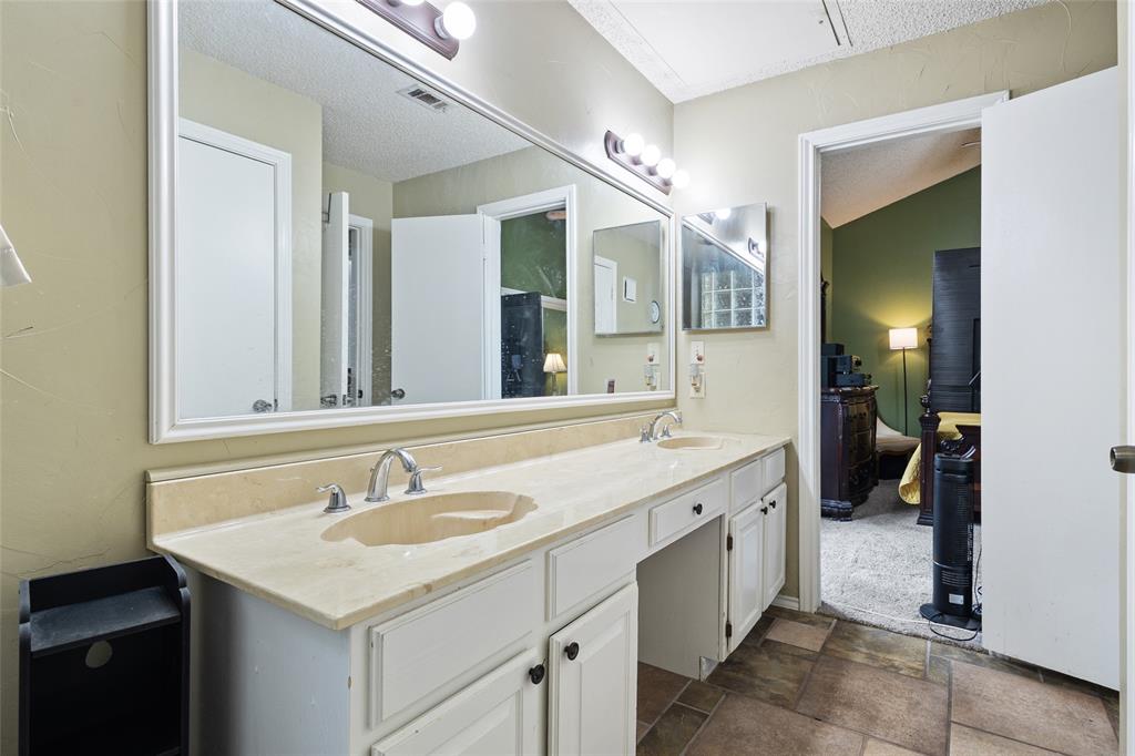 Oaks On The Bend Condos Ph 01-04 - Residential