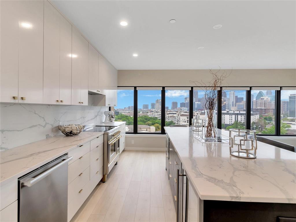 Latour Condo - Residential