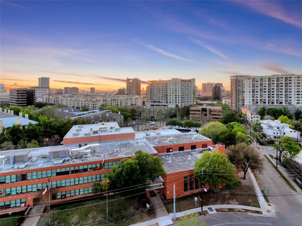 Latour Condo - Residential