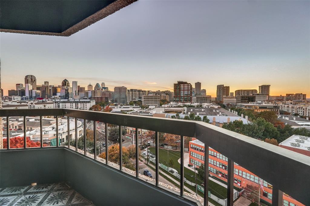 Latour Condo - Residential