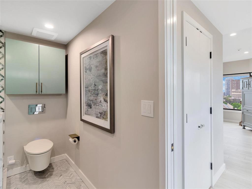 Latour Condo - Residential