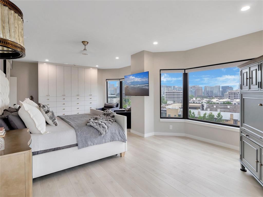 Latour Condo - Residential