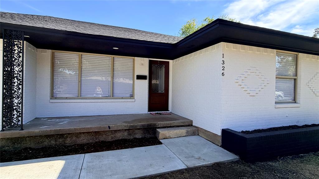 1326 TANAGER Lane