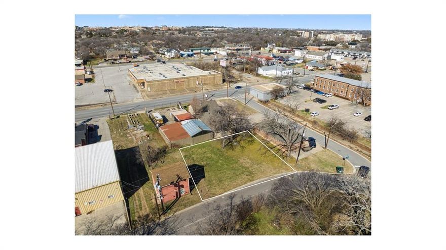 Excellent development opportunity at 606 Wainwright Street, ideally located with convenient access to
Denton's major thoroughfares and a short walk to Denton's Historic Downtown Square.  This property was recently removed from the flood plain and offers multiple possibilites for redevelopment.
