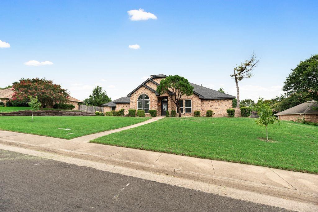 915 Greenbriar Lane