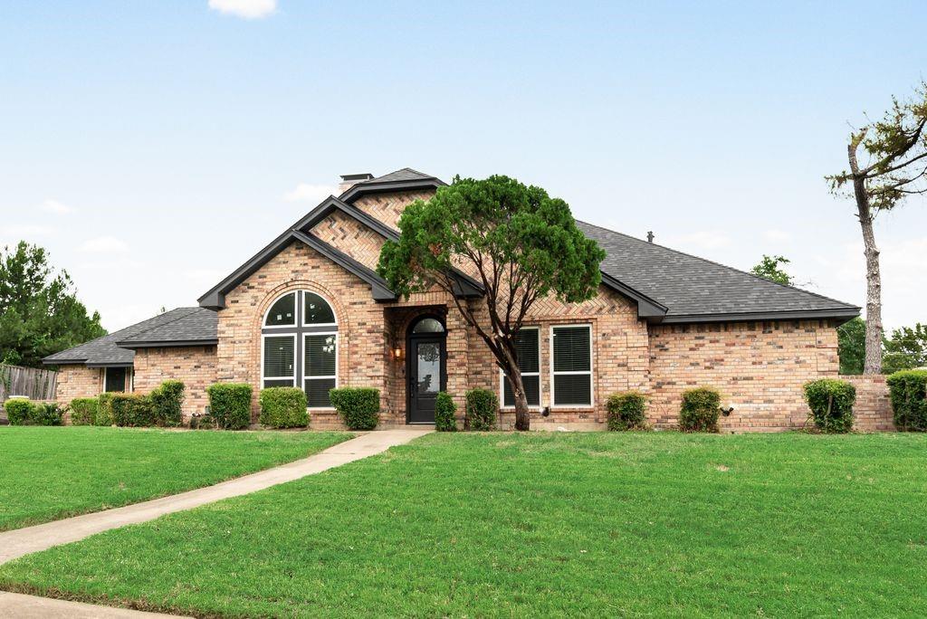 915 Greenbriar Lane