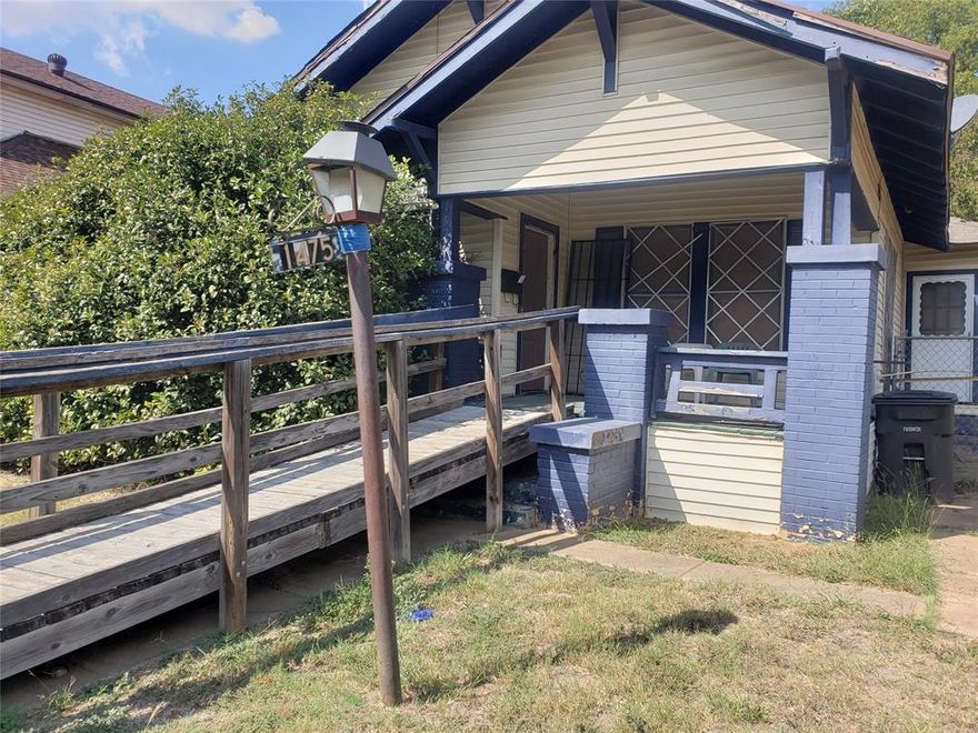 Charming 1924-built single-story home nestled in the Hillside Morningside area of Fort Worth. This 3-bedroom, 1-bath residence spans approximately 1,044 sq ft of living space. 
Sited on a generous 6,250 sq ft lot 0.143 acre in the Lakeview Addition, Block 17 Lot 14. 
Tucked away on E Morphy Street with easy access to the heart of Fort Worth, this property offers a comfortable footprint with potential for personalization or expansion.

Interior highlights include the well-proportioned living areas, original 1920s charm, and a layout that’s ready for updates or moderate refresh. The outdoor lot gives ample space for landscaping, outdoor living, or possible future projects.
Whether you’re looking for a starter home, an investment property, or something to make your own, this property delivers foundational value with room to grow.
