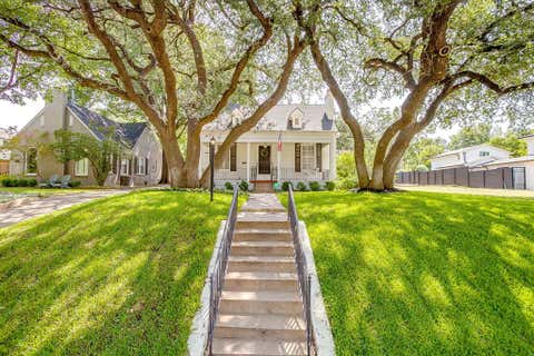Photo of 2553 Stadium Drive, Fort Worth, TX 76109 (MLS # 21350919)