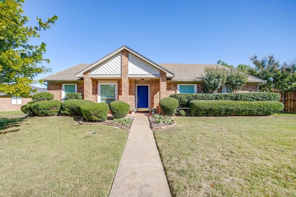 Photo for 925 Purcell Drive, Plano, TX 75025 (MLS # 21083610)