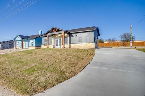 Photo of 116 Overlook Trail, Azle, TX 76020 (MLS # 21213974)