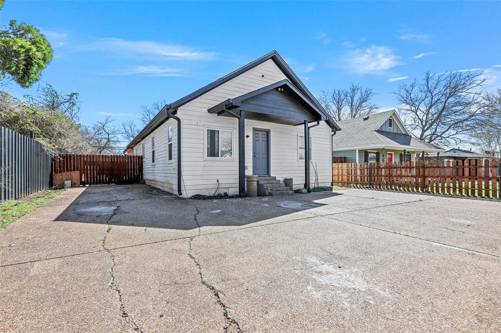1807 Ash Crescent Street