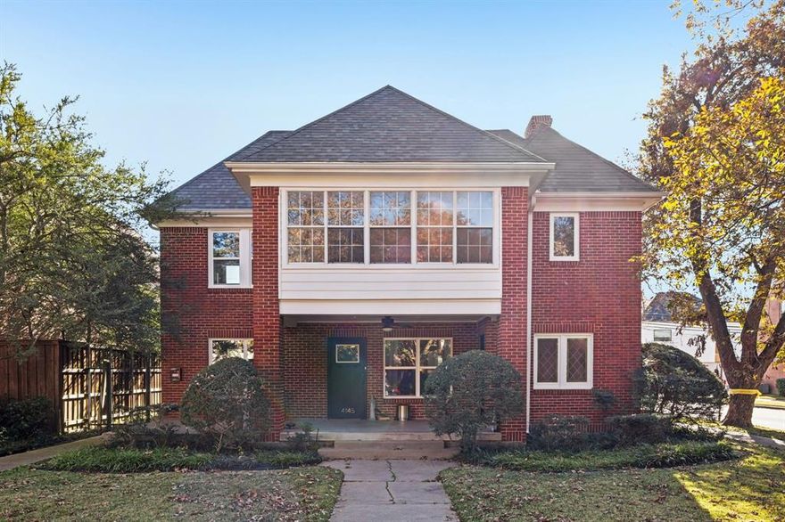 Opportunity to lease a 3 bedroom, 2 bath upstairs unit in HPISD! New appliances and slate floors in kitchen, Refinished hardwoods throughout, Beautifully renovated bathroom with marble tile! 1 car garage! Prime location one block from HPHS, and close proximity to the best shopping and dining.