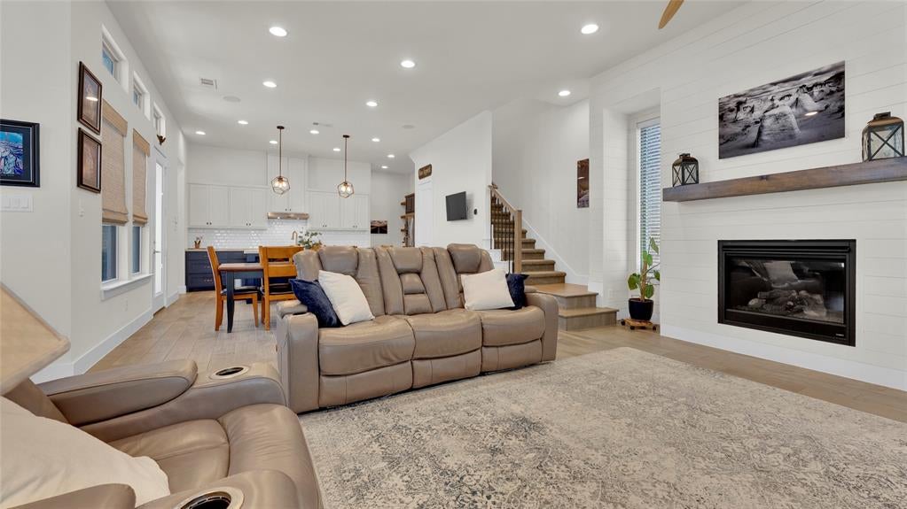 5925 Mayhew Court