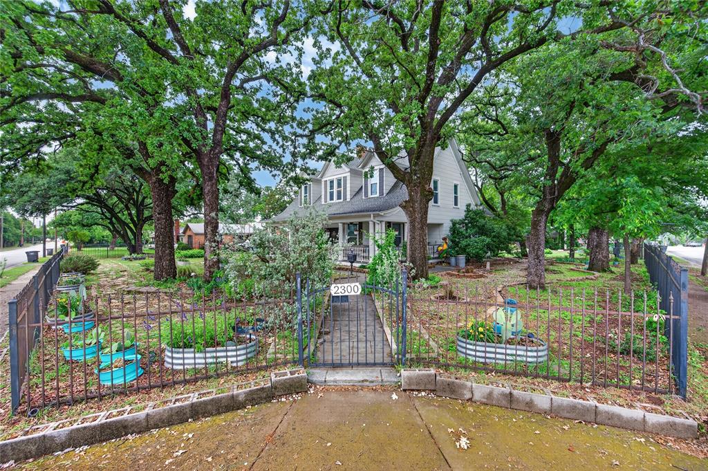 2300 N Edgewood Terrace