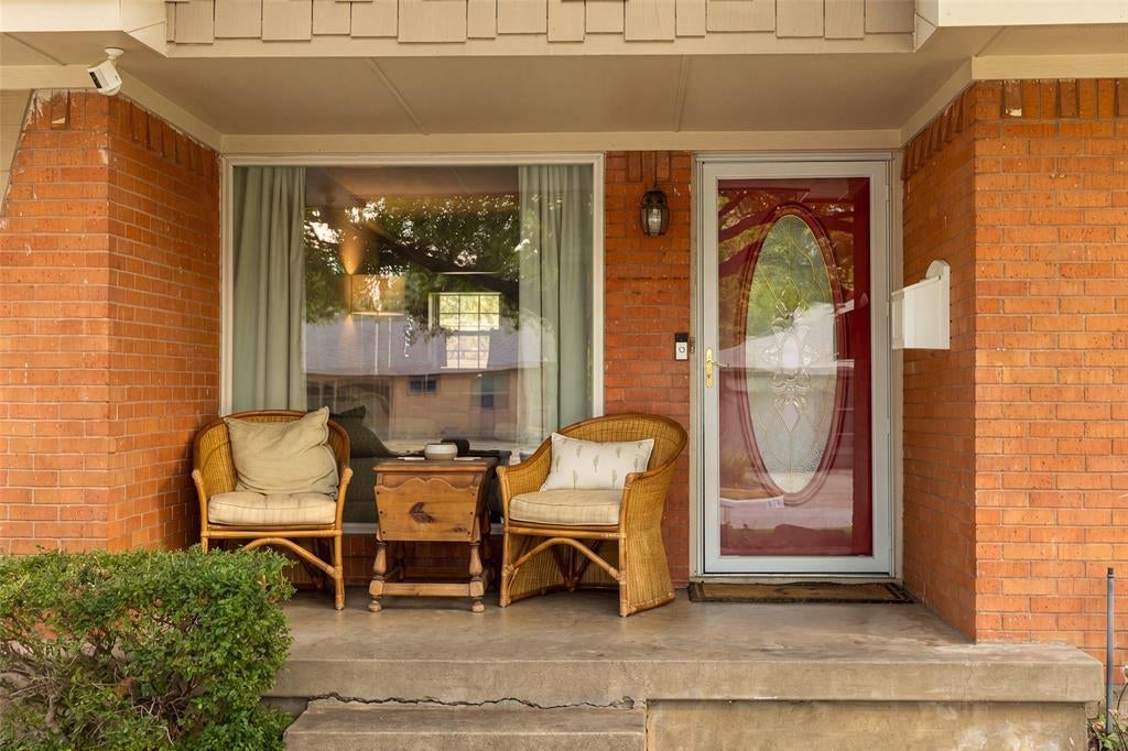 1240 Dalhart Drive
