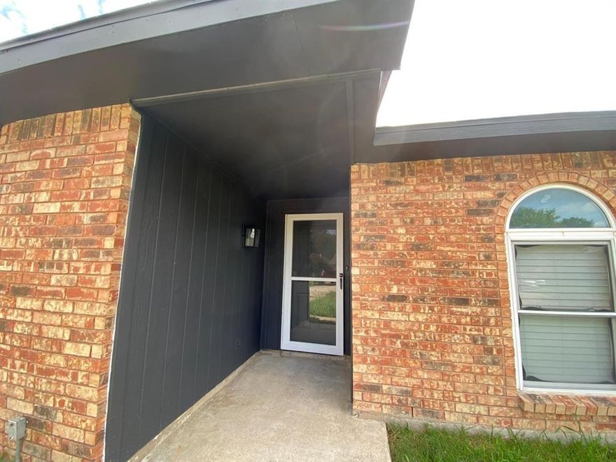 New Price adjustment! Excellent location, closer to 121, Hawaiian Falls, Lewisville ISD schools!  In close proximity to  multiple retail and shopping, employment.  Cannot beat easy commute with 121 access and close to DNT and 35E corridor.
House offers new paint through out, multiple updates including ceiling fans, window blinds, light fixtures, plumbing fixtures and appliances - Electric range, microwave and dishwasher all new!!  Bright and light ambience provides flexibility to add furnishing to suit your need. The 3 bedroom and 2 bath floor plan and layout is cozy for the family in this quiet neighborhood.