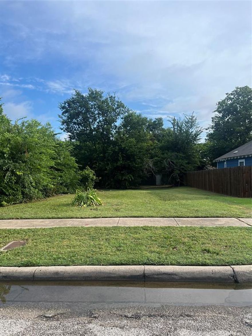Amazing opportunity to build in the rapidly growing Southside of Fort Worth! Property is located in a Neighborhood Empowerment Zone (NEZ) providing incentives to local builders. Buyer and buyers agent to complete required due diligence with the city of Fort Worth.  All information deemed reliable not guaranteed.