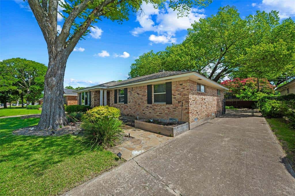 Photo of 2536 Saint Francis Avenue, Dallas, TX 75228 (MLS # 21316221)