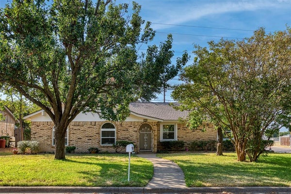 1000 SPRINGDALE RD, BEDFORD, TX 76021 - Image 4045f5eab50068e5980da6b84cb892ff/3411996141