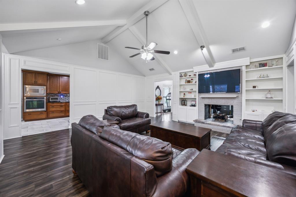 208 W Louella Drive