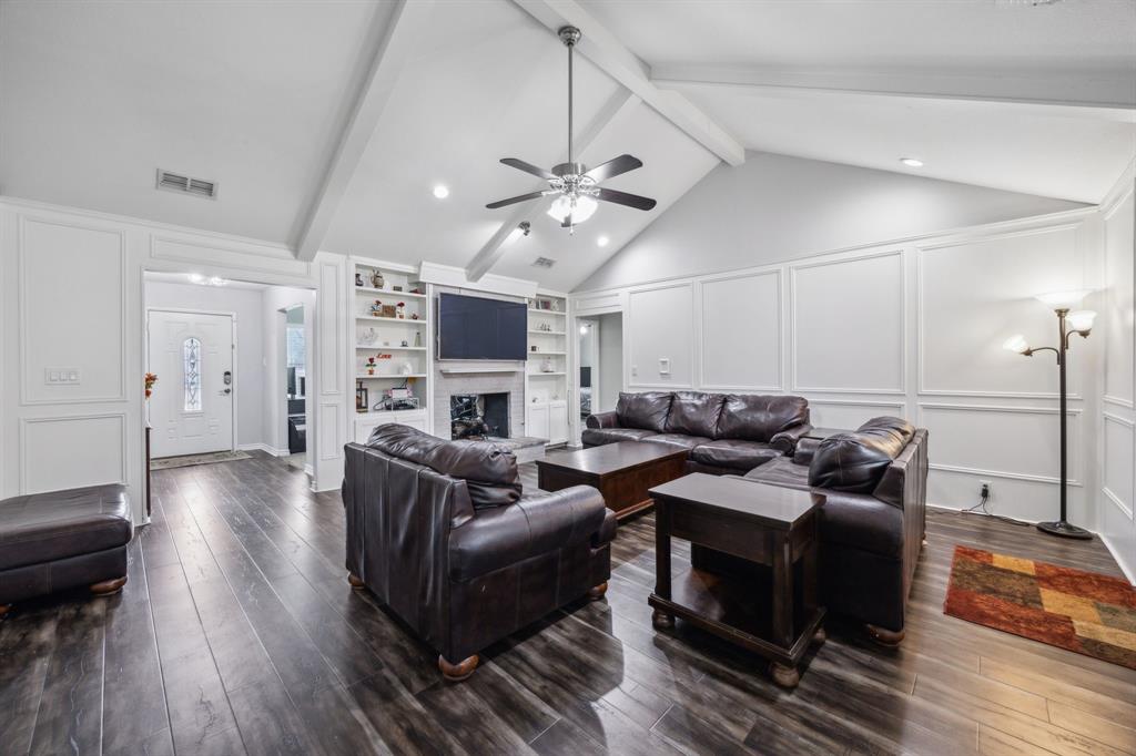 208 W Louella Drive