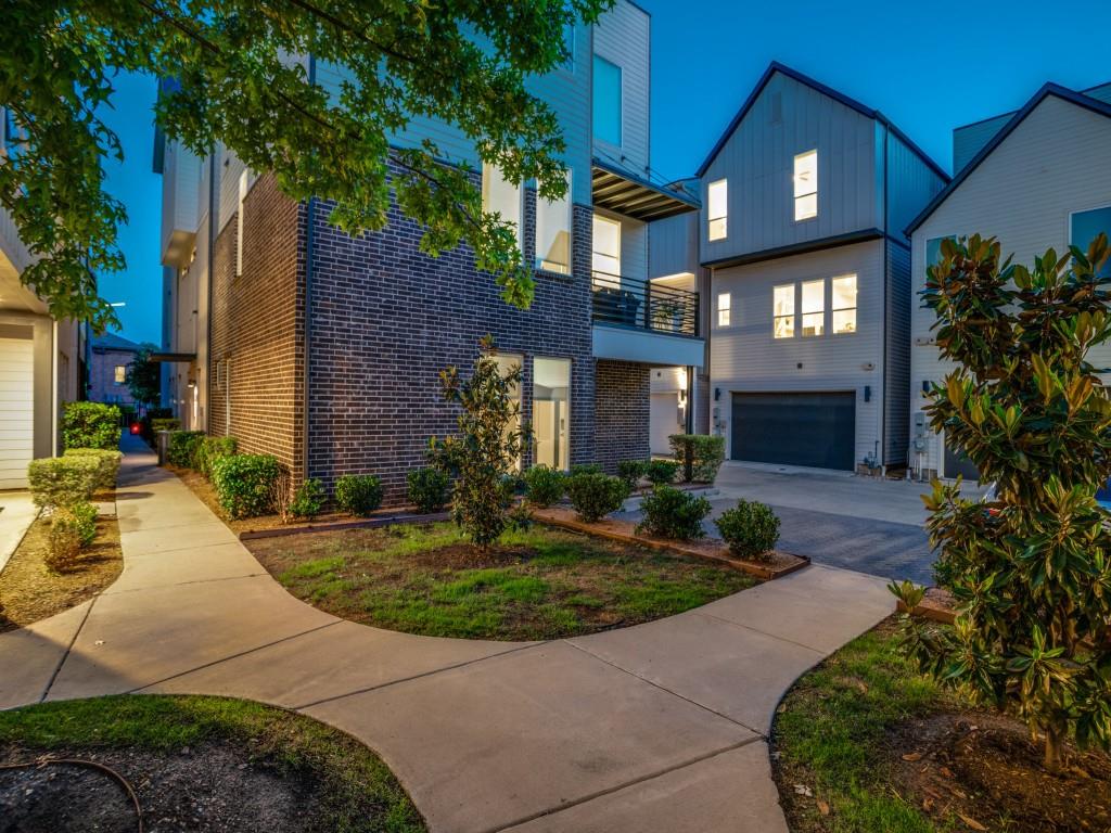 1129 Manderly Court
