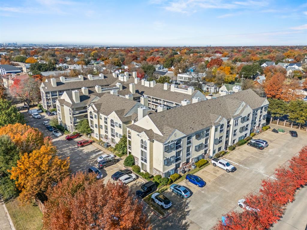 Lovers Lane Condos Ph 01 04 - Residential